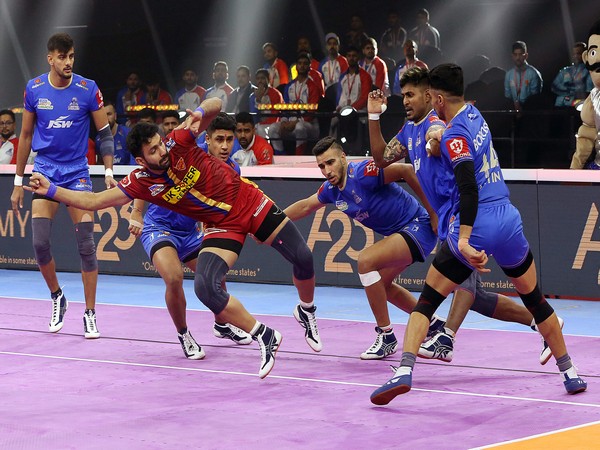 Dabang Delhi in action against Haryana Steelers during Pro Kabaddi League (Image: PKL)