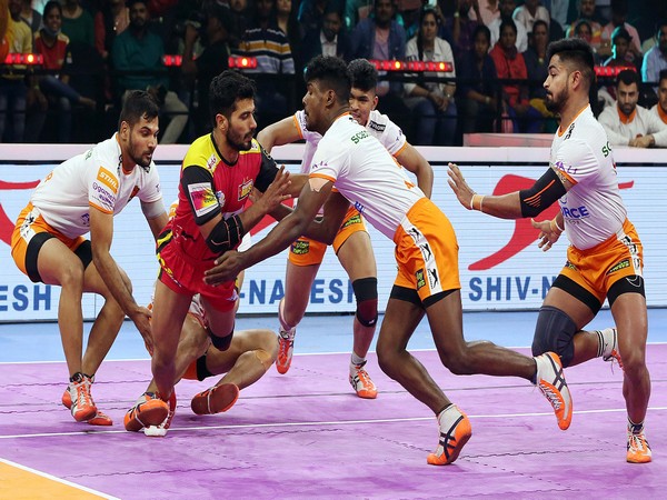 Puneri Paltan in action against Bengaluru Bulls during Pro Kabaddi League (Image: PKL)