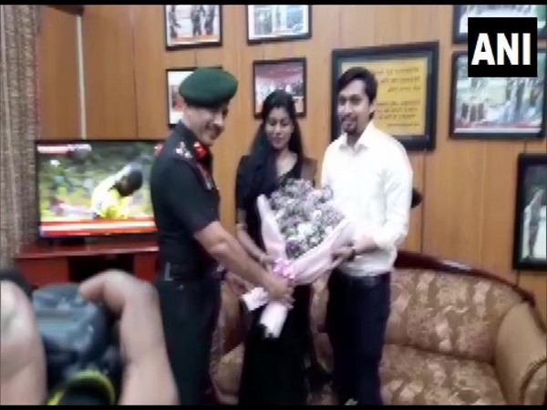 Kerala couple with Indian Army officer (ANI/Photo)