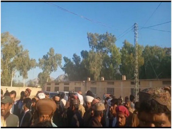 Balochs protesting against corruption in seed distribution. 