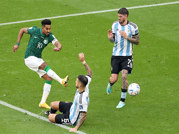 Saudi Arabia and Argentina players in action (Photo: FIFA World Cup/ Twitter)