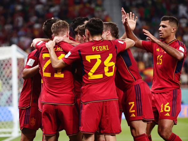 Spain celebrating a goal (Photo: Twitter@SEFutbol)