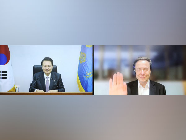 South Korean President Yoon Suk-yeol had a video call with Tesla CEO Elon Musk. (PC: President office)