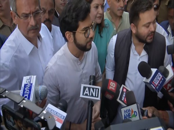Shiv Sena (Uddhav Thackeray) leader Aaditya Thackeray and Bihar Deputy Chief Minister Tejashwi Yadav (Photo/ANI)