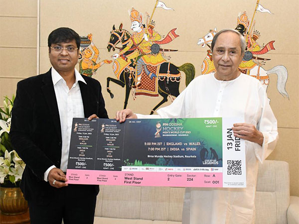 HI President Dilip Tirkey presenting first ticket for Hockey World Cup 2023 to CM Naveen Patnaik