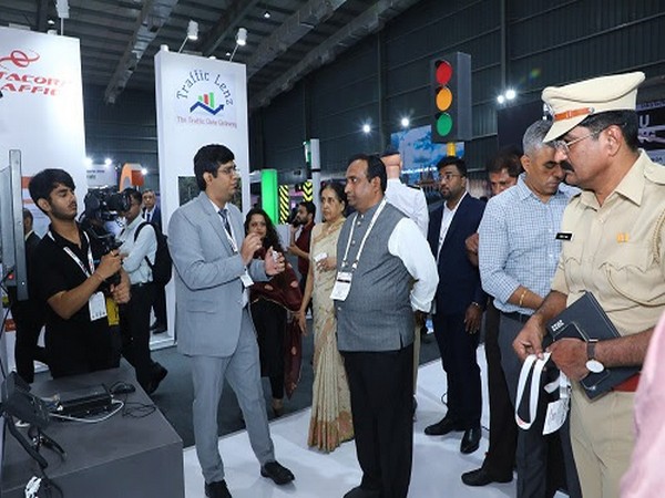 Maharashtra Traffic commissioner Vivek Bhimanwar understanding the new technology for Traffic Management at Trafficinfratech Expo in Mumbai