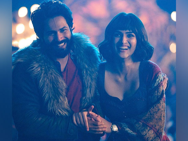 Kriti Sanon, Varun Dhawan (Image source: Twitter)