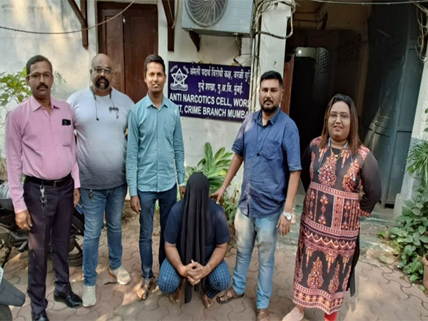 Anti Narcotics Cell, Worli arrests drug peddler (Photo/ANI)