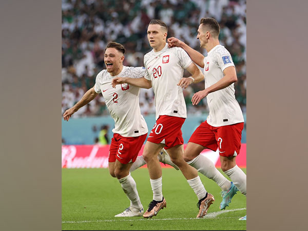 Poland team celebrating after scoring goal against Saudi Arabia (Image: FIFA World Cup Twitter)