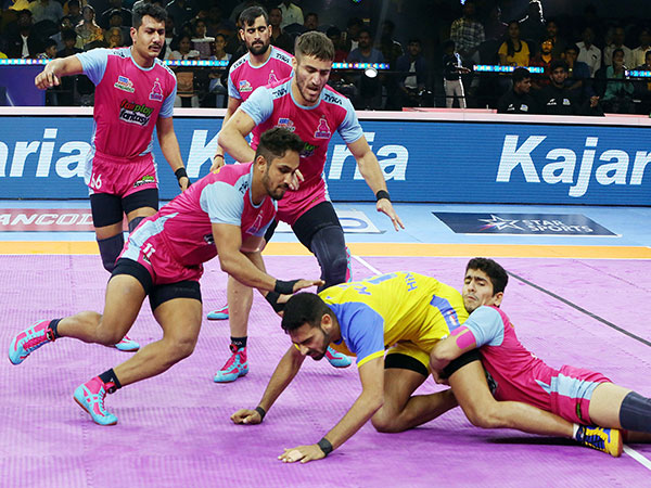 Jaipur Pink Panthers in action against Tamil Thalaivas during Pro Kabaddi League (Image: PKL)