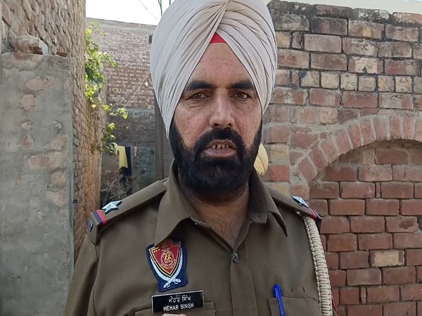 Officer Mehar Singh of Sunam police station. (Screengrab from ANI video)