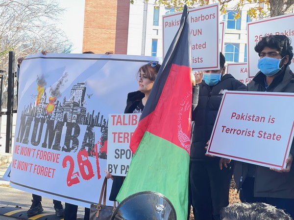 Indian-Americans hold protest in front of Pakistan Embassy in Washington. (Photo/ANI)