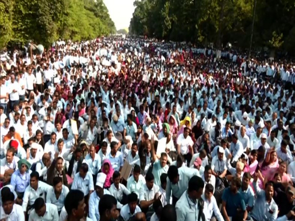 Odisha primary teachers protest in Bhubaneswar (Photo/ANI)