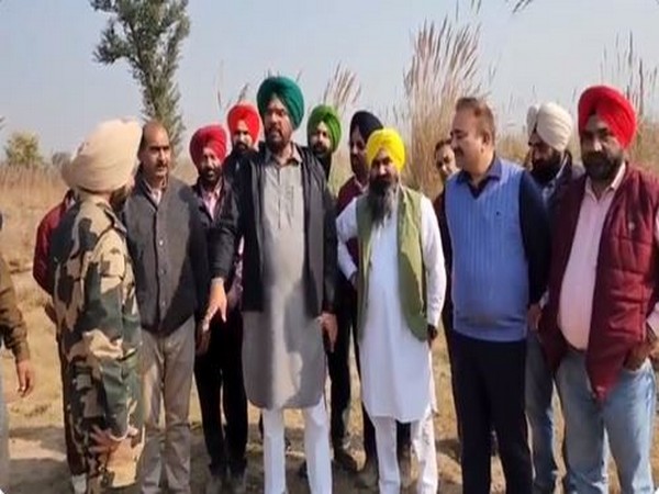 Punjab Agriculture Minister Kuldeep Singh Dhaliwal (centre). (ANI/Photo)