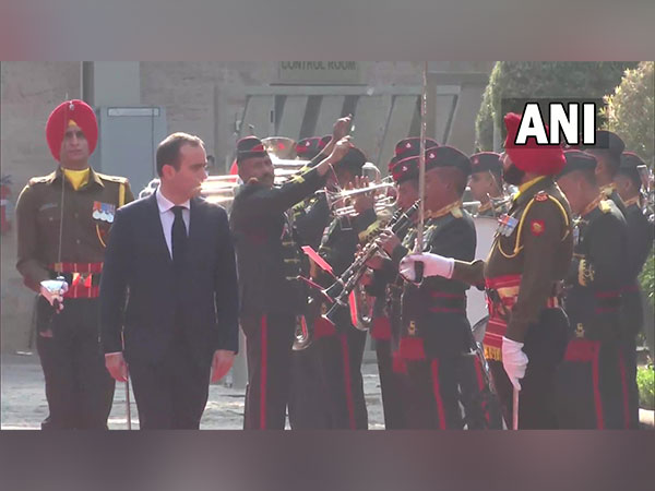 French Defence Minister accorded the Guard of Honour