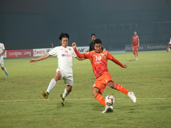 RoundGlass Punjab and Aizawl FC team players in action (Photo: I-League)