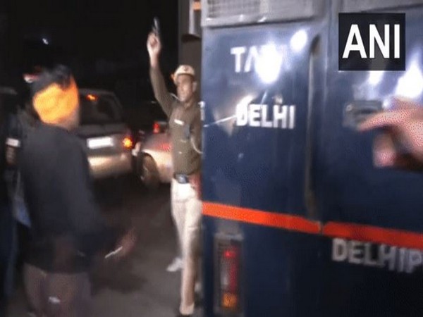 Visuals of men with swords attacking police van carrying Aaftab Poonawalla on Monday (Photo/ANI)