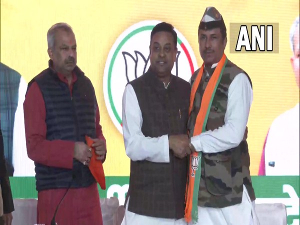 Ex-AAP MLA Commando Surender Singh (first from right)