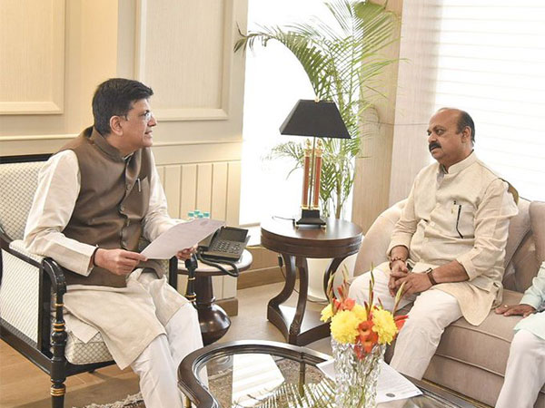 Union Commerce Minister Piyush Goyal with Karnataka's Chief Minister Basavaraj Bommai on Tuesday . (ANI/Photo)