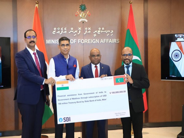 India has handed over financial assistance of USD 100 million to Maldives (Twitter/@DrSJaishankar)