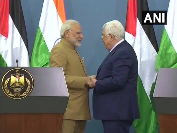 Prime Minister Narendra Modi with Palestinian President Mahmoud Abbas