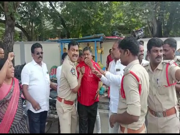 Agitating TDP Leaders (Screengrab from ANI video)