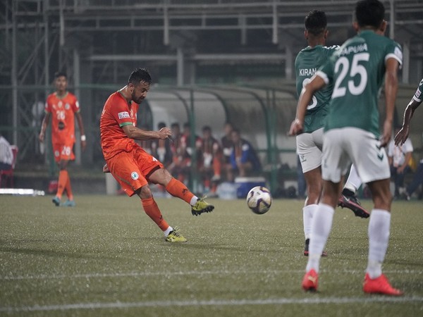 NEROCA and Mumbai Kenkre players in action (Photo: I-League)