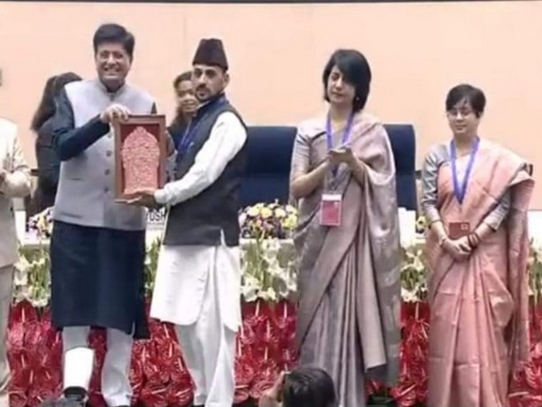 Union Minister Piyush Goyal conferring the awards. 