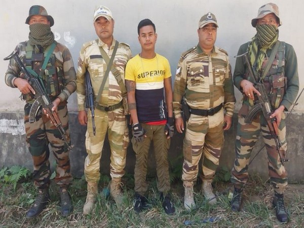 Active PLA cadre apprehended (Photo: Spear Corps, Indian Army Twitter)