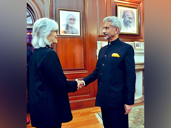 External Affairs Minister S Jaishankar and United States Charge d'Affaires Elizabeth Jones  (Twitter/@DrSJaishankar)