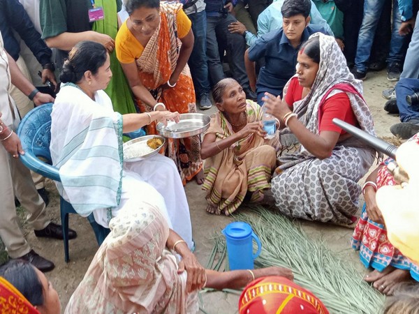 West Bengal Chief Minister Mamata Banerjee having lunch at a villagers house in Hasnabad (Photo/ANI)