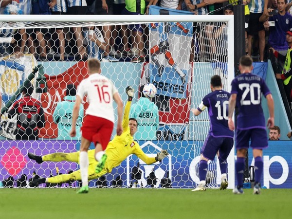 Poland keeper saving Messi's penalty strike. (Photo- FIFA WC Twitter)