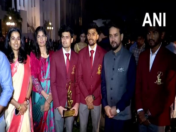Anurag Thakur with National Sports Awardees. (Photo- ANI)