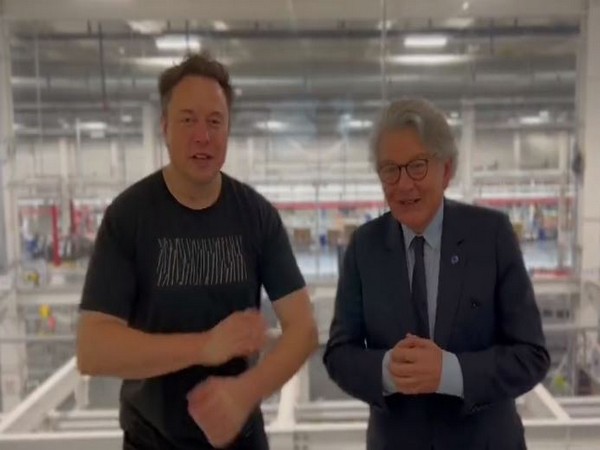 Elon Musk with Thierry Breton (Image Source: Twitter)