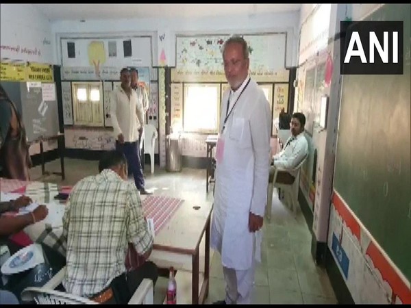 Congress candidate for Porbandar constituency Arjun Modhwadia (Photo/ANI)