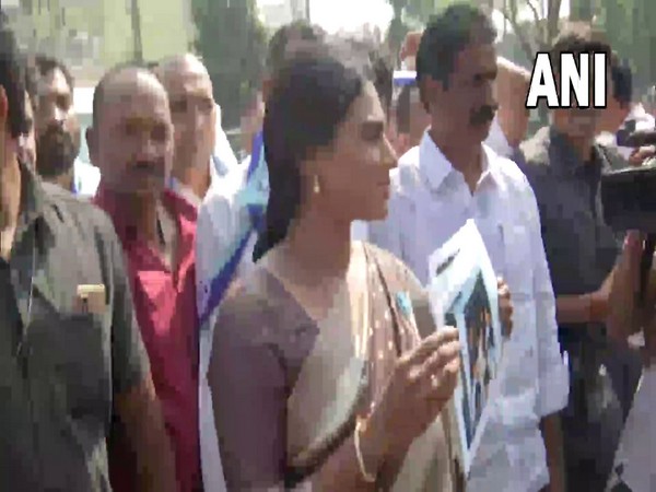 YS Sharmila reaching the Raj Bhavan in Hyderabad (Photo/ANI)