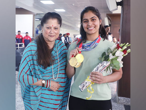 Manu Bhaker with Yashodhara Raje Scindia (Photo: NRAI Media) 