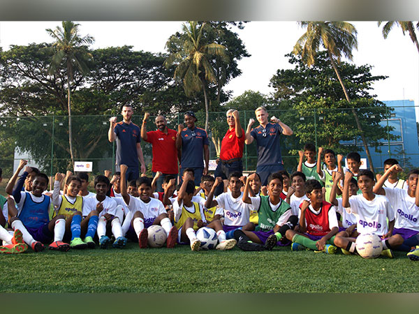 David De Gea, Anthony Elanga and Donny van de Beek with young talents in Goa (Image: UWP)