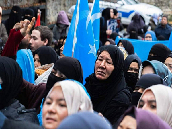 Uyghur activists stage protests outside Chinese Consulate in Istanbul