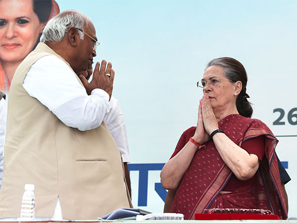 Congress President Mallikarjun Kharge greets former Congress President Sonia Gandhi (Photo:ANI)