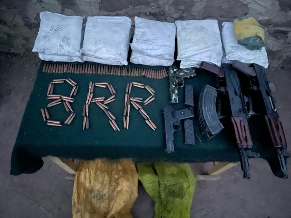 Visual of arms, heroin recovered by Indian Army (Photo/ANI)
