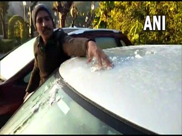 Layer of ice formed on vehicles in Mount Abu. (Photo/ANI)