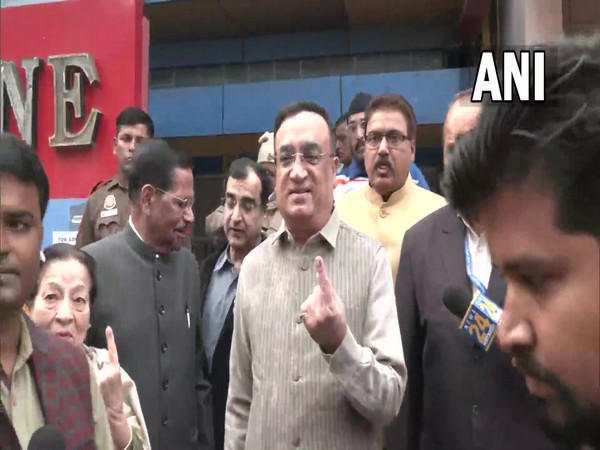 Congress leader Ajay Maken casts vote (Photo/ANI)