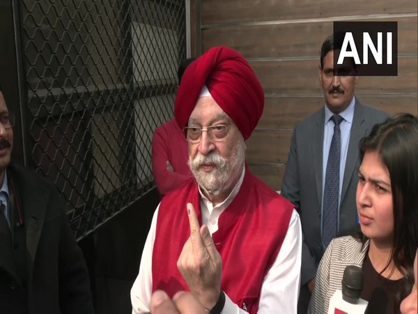 Union Minister Hardeep Singh Puri casts his vote (Photo/ANI)