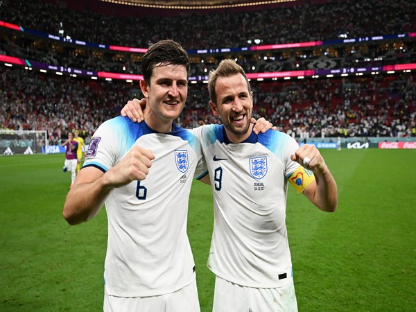 Harry Maguire, Harry Kane posing after the win (Photo: Twitter@England) 