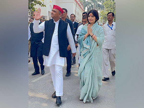 SP leaders Akhilesh Yadav and Dimple Yadav (File Photo/ANI)