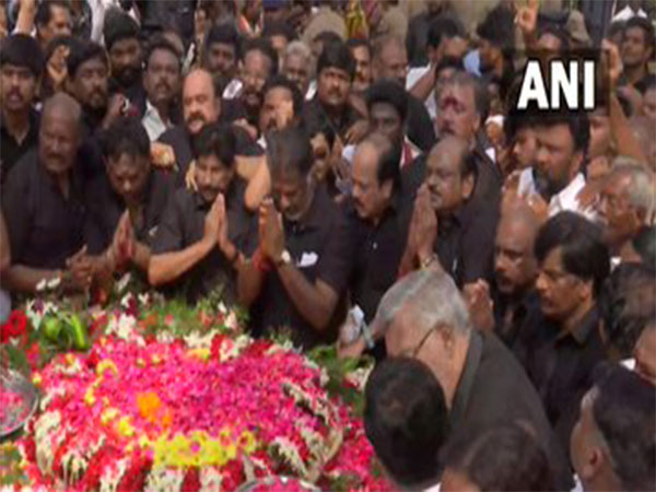 O Panneerselvam paying floral tribute to former chief minister J Jayalalithaa on Monday. 