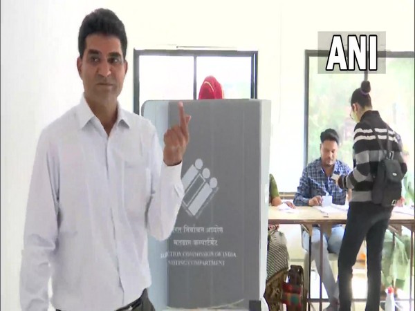 AAP CM candidate Isudan Gadhvi (Photo:ANI)