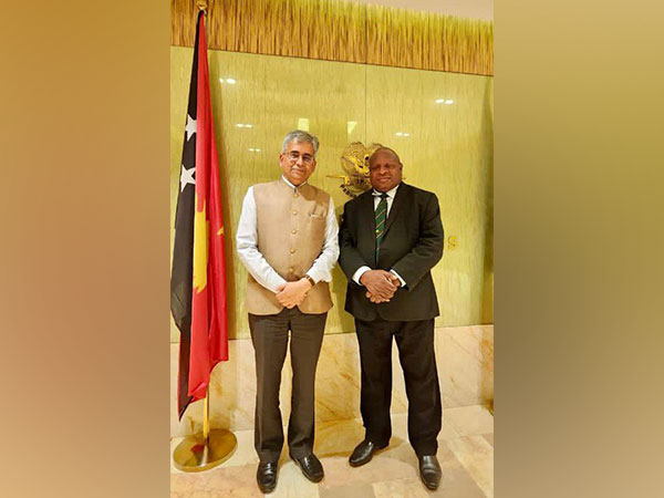 Secretary (East) Saurabh Kumar and Elias Wohengu, Secretary of Foreign Affairs of Papua New Guinea (Photo:Twitter/@MEAIndia)