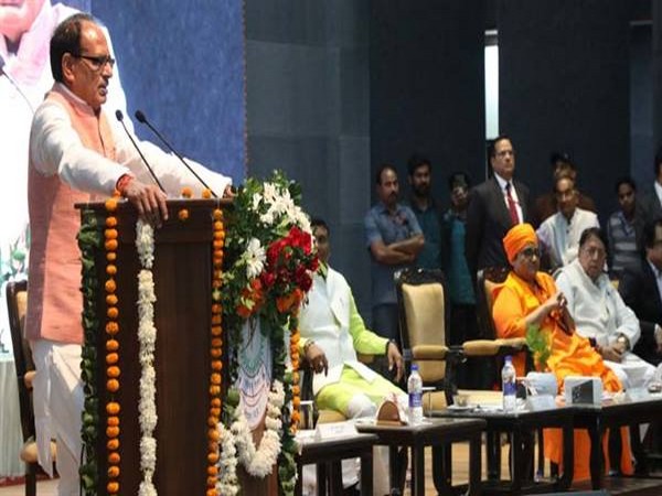 Chief Minister Shivraj Singh Chouhan addressing the foundation stone laying and inauguration program at Pt. Khushilal Ayurveda College (Photo/DPR)